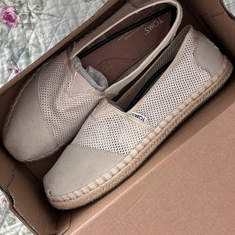 Tom’s 9 classic natural mesh suede flats neutral tan shoes